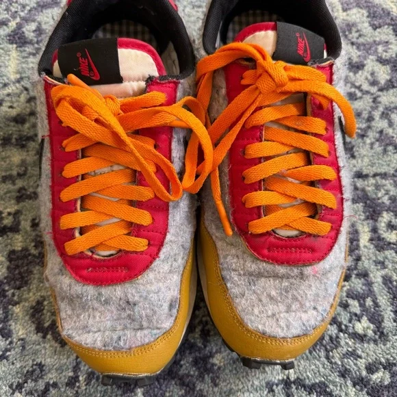 Women’s NIKE Daybreak Qs University Gold, Red, and Suede Sz 9 Sneaker CQ7619-700 - Picture 5 of 8